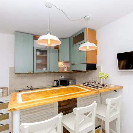 Hello Apartment Split