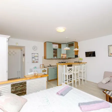 Hello Apartment *