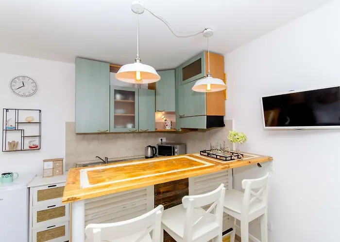 Hello アパート スプリト